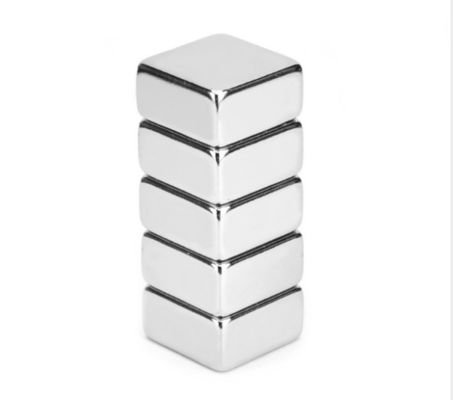 Magnete al neodimio composito piccolo blocco 20x20x10 mm per soluzioni magnetiche di lunga durata