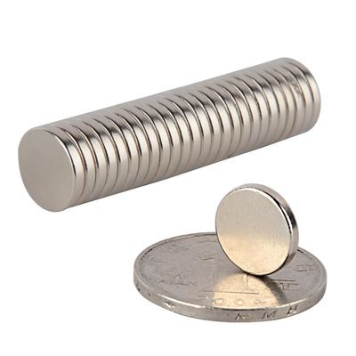 Magnetismo su misura Direzione disco rotondo Magnete al neodimio N35 N38 N40 N42 N45 N48 N50 N52