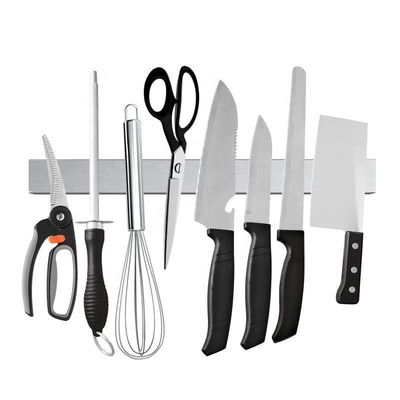 Portatore di coltello da cucina con una potente superficie magnetica e rivestimento in acciaio inossidabile