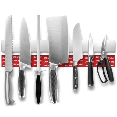 Immagazzina senza sforzo i tuoi coltelli da cucina con la nostra barra magnetica per coltelli sostenibile da 16 pollici