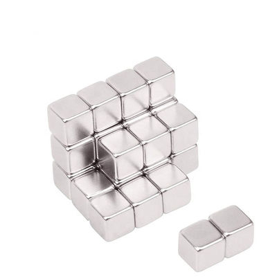 Magnete a cubo NdFeB di grado N52 personalizzato per il sistema di gestione ambientale ISO14001 2004