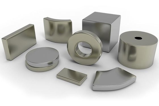 Magnete a disco Ndfeb di terre rare con magnetismo personalizzato