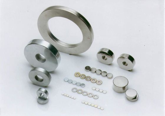 Magnete a disco Ndfeb di terre rare con magnetismo personalizzato