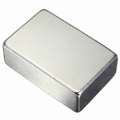 Magnete a blocco di neodimio N52 50 mm x 30 mm x 10 mm con servizio di lavorazione del stampaggio