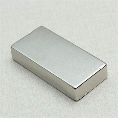 Magnete a blocco di neodimio N52 50 mm x 30 mm x 10 mm con servizio di lavorazione del stampaggio