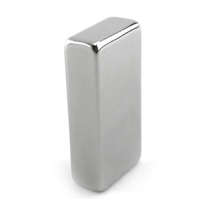 Magnete a blocco di neodimio N52 50 mm x 30 mm x 10 mm con servizio di lavorazione del stampaggio