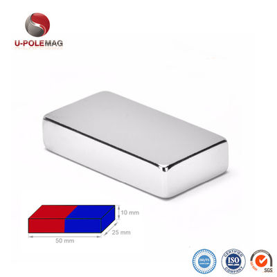 Potente blocco di magnete al neodimio N42 con densità 7,3-7,6 g/cm3 e certificazione ROHS