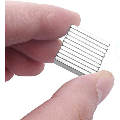 Tolleranza /-0,05 mm Magneti di neodimio N45 rivestiti di nichel superforti per blocchi rettangolari