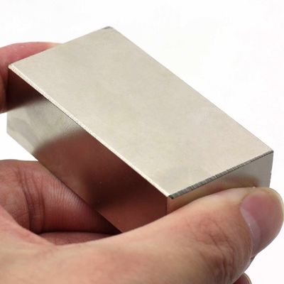 Temperatura di lavoro massima 60°C NdFeB Magnet N52 Super Strong Block 50x25x10mm Neodimio