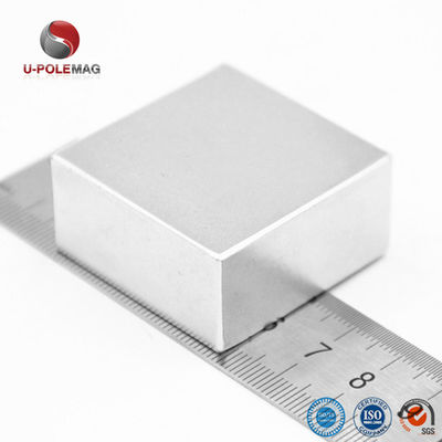 Blocco di magnete quadrato di neodimio sinterizzato ad alto flusso magnetico in grado personalizzato N35-N52