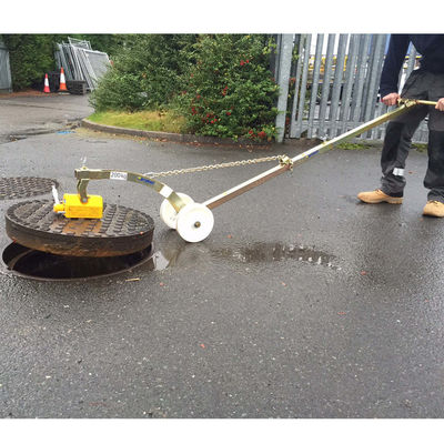 Conveniente operazione da un solo uomo Super Magnetic Manhole Cover Lifter 92X67mm Colore personalizzato