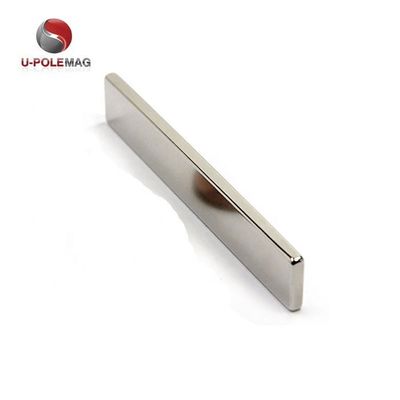 Potente magneto di neodimio N45 da 2,5'x0,4'x0,2' in forma rettangolare per prestazioni