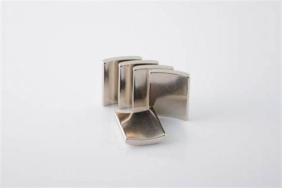 Magnete curvo composto NdFeB personalizzato per magnete permanente motore a ruote a corrente continua senza spazzole