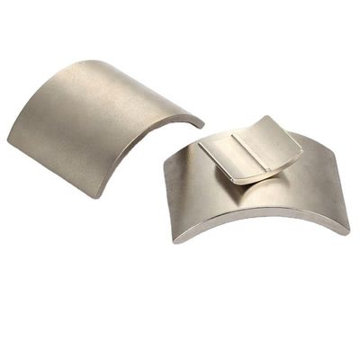 Esempio N52 Magnete ad arco di neodimio personalizzato per rivestimento sincrono del motore, epossidi, ecc.