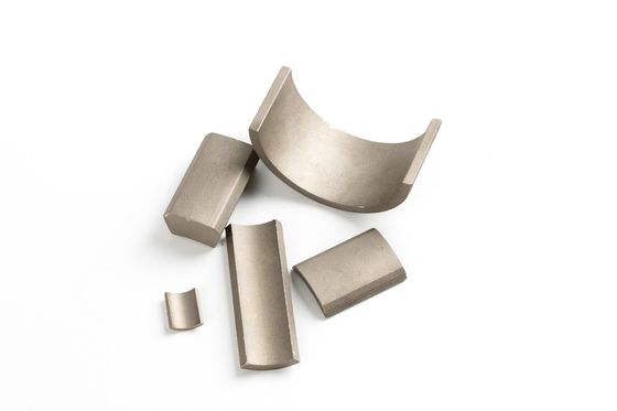 Esempio N52 Magnete ad arco di neodimio personalizzato per rivestimento sincrono del motore, epossidi, ecc.