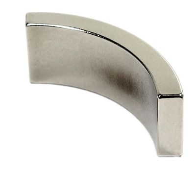 Esempio N52 Magnete ad arco di neodimio personalizzato per rivestimento sincrono del motore, epossidi, ecc.