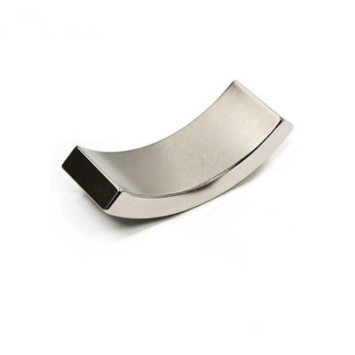 Esempio N52 Magnete ad arco di neodimio personalizzato per rivestimento sincrono del motore, epossidi, ecc.