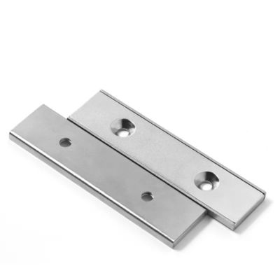 Magnete a pentola NdFeb quadrato di grado industriale N52 con buco anti-affondamento e rivestimento in nichel