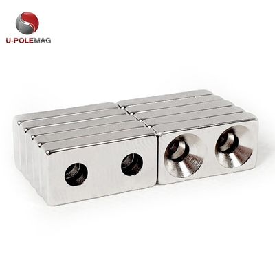 N45 blocco quadrato Magnete a buco anti-affondamento in argento brillante materiale sinterizzato di neodimio