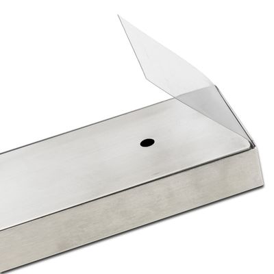 Portatore di coltello da cucina con una potente superficie magnetica e rivestimento in acciaio inossidabile