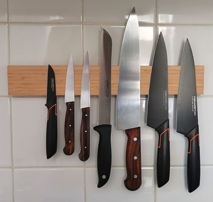 Accessoio per cucina di legno di quercia con porta coltello magnetico
