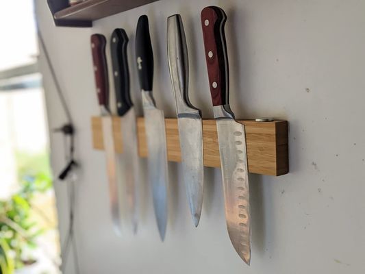 Accessoio per cucina di legno di quercia con porta coltello magnetico