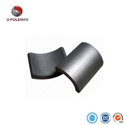 Magneti ceramici curvi di ferrite di grado Y30 con eccellente resistenza alla demagnetizzazione