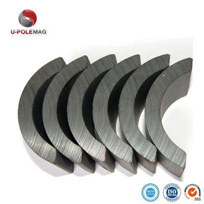 Magneti ceramici curvi di ferrite di grado Y30 con eccellente resistenza alla demagnetizzazione