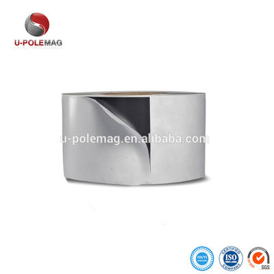 Rollo di fogli di gomma magnetica flessibile con adesivo per legami forti e duraturi
