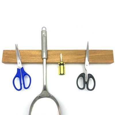 Reggiseno a strisce magnetico in legno di acacia per lo stoccaggio di coltelli da cucina eleganti e pratici