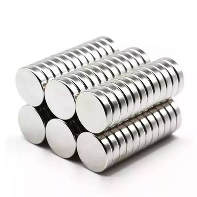 Magnete a disco di neodimio N52 rivestito di nichel con tolleranza ± 3% e resistenza personalizzata