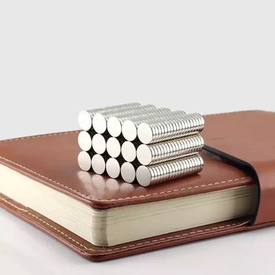 Magnete a disco di neodimio N52 rivestito di nichel con tolleranza ± 3% e resistenza personalizzata