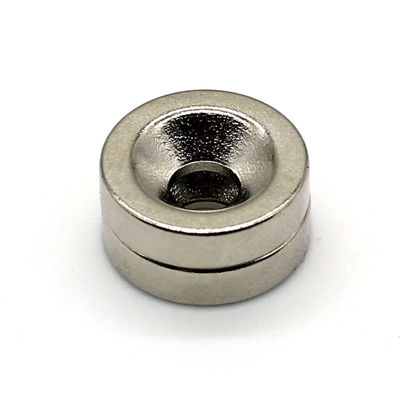 80-220 gradi Centigrado Disco rotondo Magnete al neodimio N52 NdFeB con buco anti-affondamento
