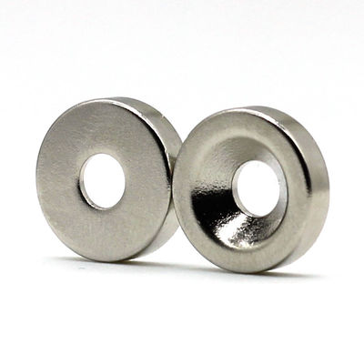 80-220 gradi Centigrado Disco rotondo Magnete al neodimio N52 NdFeB con buco anti-affondamento