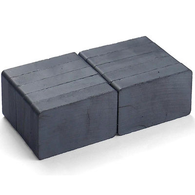 Magneti di ferrite rettangolari neri personalizzabili con resistenza alla piegatura Kgf/mm2 di 5-10