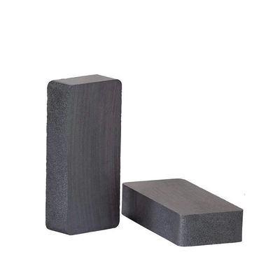 Magneti di ferrite rettangolari neri personalizzabili con resistenza alla piegatura Kgf/mm2 di 5-10