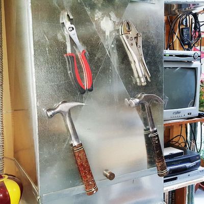 Magnete a disco rotondo realizzato con rivestimento permanente di NiCuNi su una lamina magnetica autoadesiva 3M
