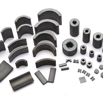 Magneti industriali Y35 Ceramica Ferrite Magnet Bar Ring Block Disc Arc senza rivestimento