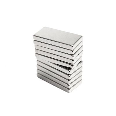 Magneti NdFeB rettangolari superforti N35 N52 Magneti a blocco di neodimio per l'industria