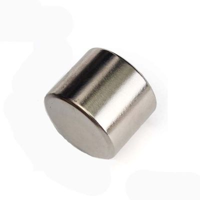 Temperatura di lavoro massima 80 Centigrade NdFeB Magnet N52 30x30 per efficienza e durata