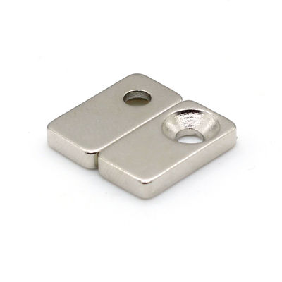 Magnete rettangolare con buco antincastro per frigorifero di dimensioni personalizzate
