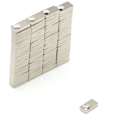 Magnete rettangolare con buco antincastro per frigorifero di dimensioni personalizzate