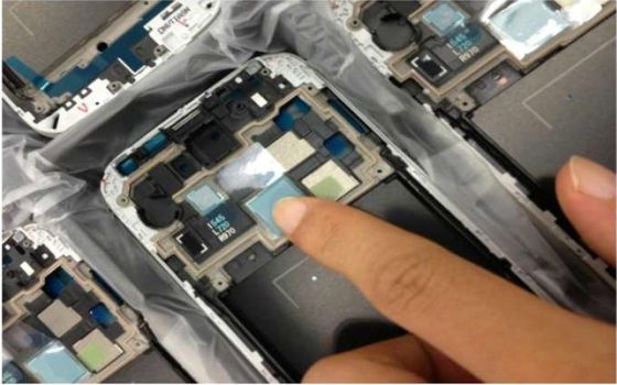 Fogli di materiale assorbente innovativo per il radiotrasmettitore e lo schermo del flusso magnetico