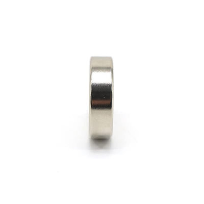 Magnete a disco di neodimio industriale N52 D20x20 mm con direzione di magnetismo assiale e migliore