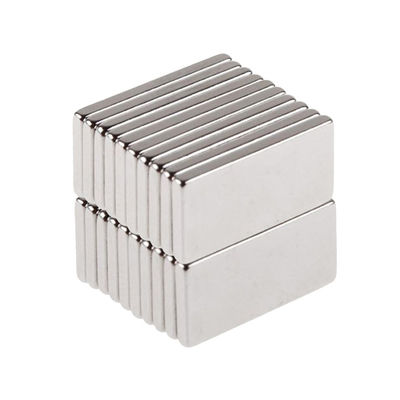 Temperatura di lavoro massima di 80°C Magnete al neodimio 50x10x5 per generatore