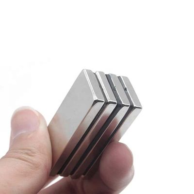 Alta precisione N52 20x10x5mm Magnete a blocco di neodimio permanente Tolleranza di taglio ±0.01mm