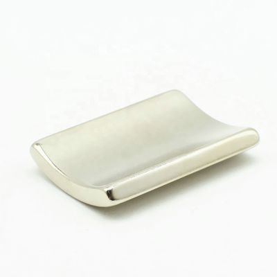 N52 Segmento di magnete a neodimio curvo per motore ± 0,01 mm Tolleranza campione offerto