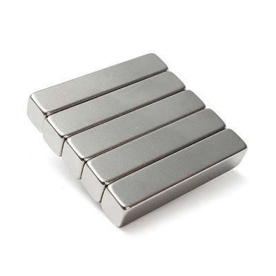 Magneti a barre di neodimio permanente Magneti NdFeB a due lati di terre rare 35 x 20 x 5 mm