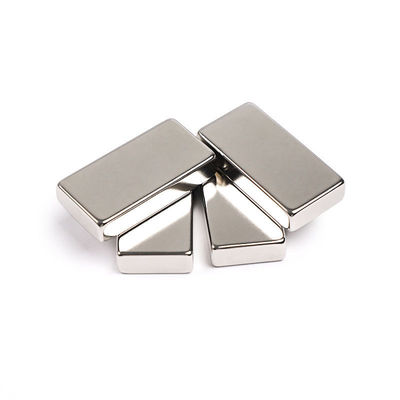 Magnetismo di spessore Direzione N52 Grado NdFeB Blocco Magnete al neodimio per industria