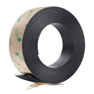 Nastro magnetico a neodimio flessibile 30x1,5 mm con adesivo permanente e servizio di taglio